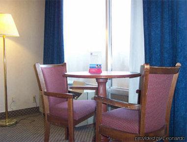 Knights Inn Overland Park Mission 部屋 写真