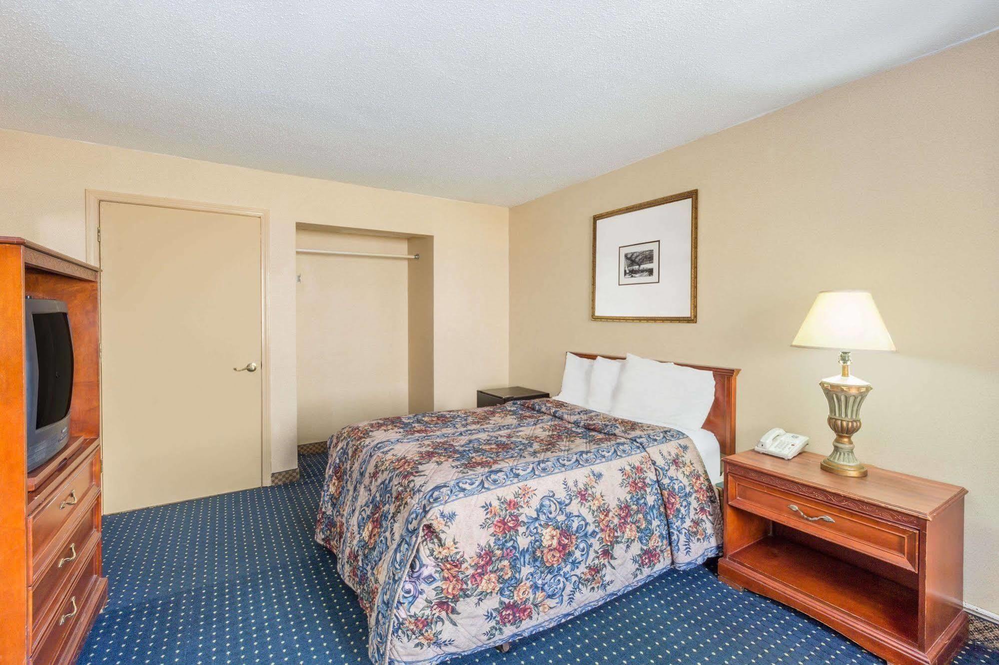 Knights Inn Overland Park Mission エクステリア 写真